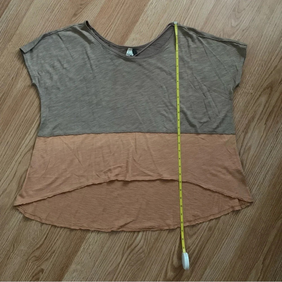 Free People Oversized Beige Peach Color block High Low Crop Top Size XS - Picture 6 of 10